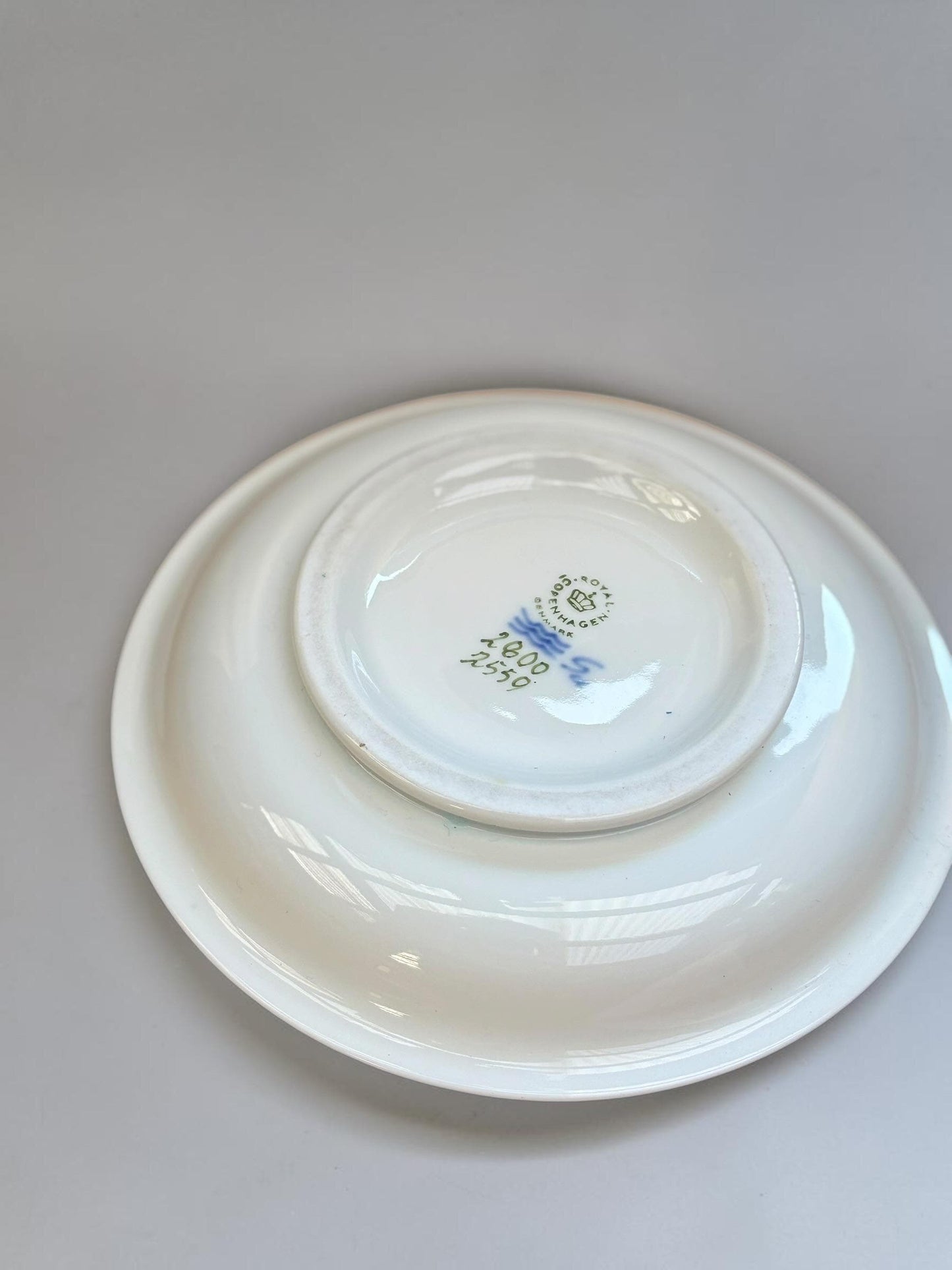 Royal Copenhagen vintage bowl with blue Bindweed flowers no 2800/2559