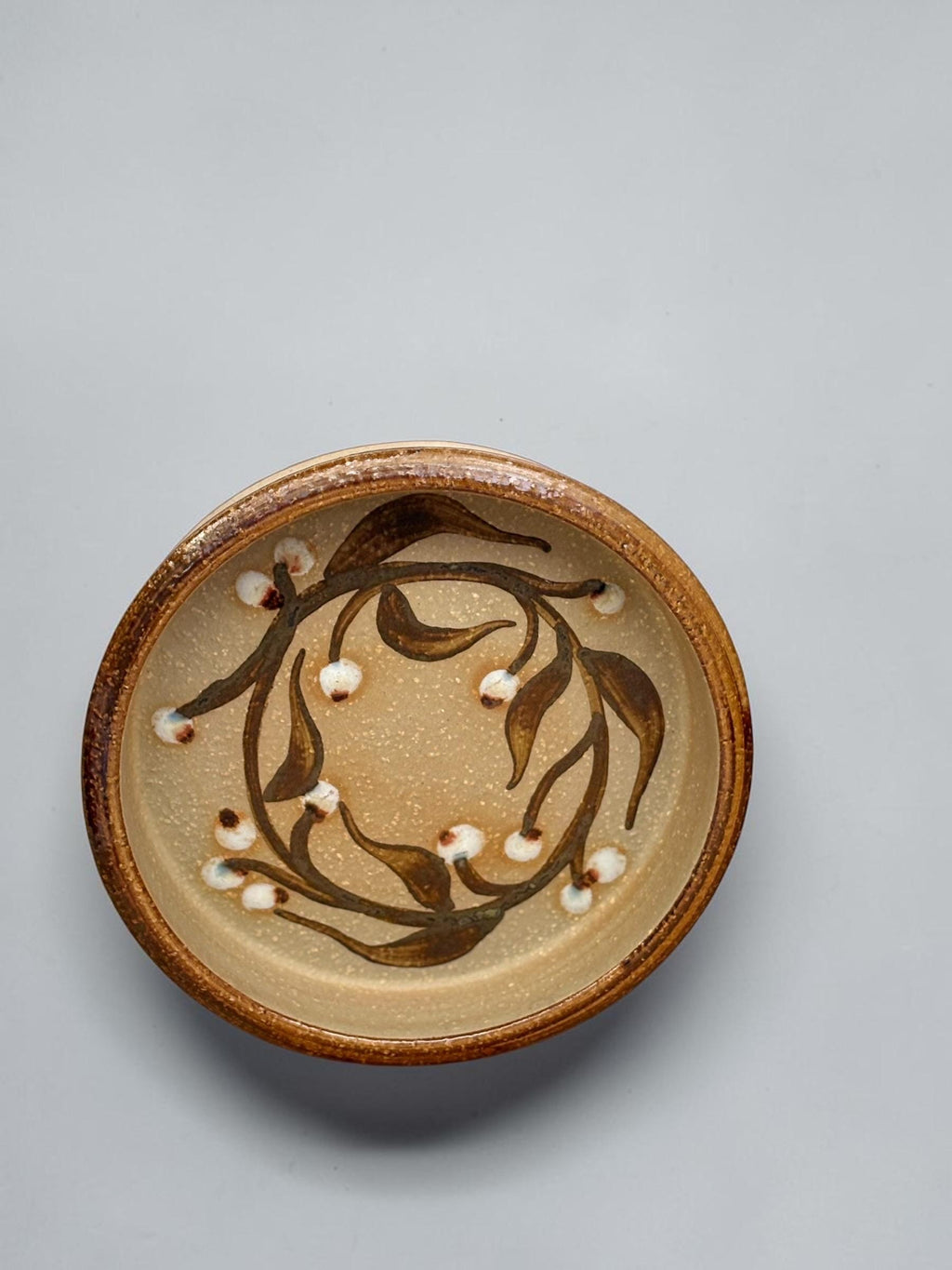Søholm / Soholm stoneware dish with painted leaf and berry wreath __etsy:8184122947