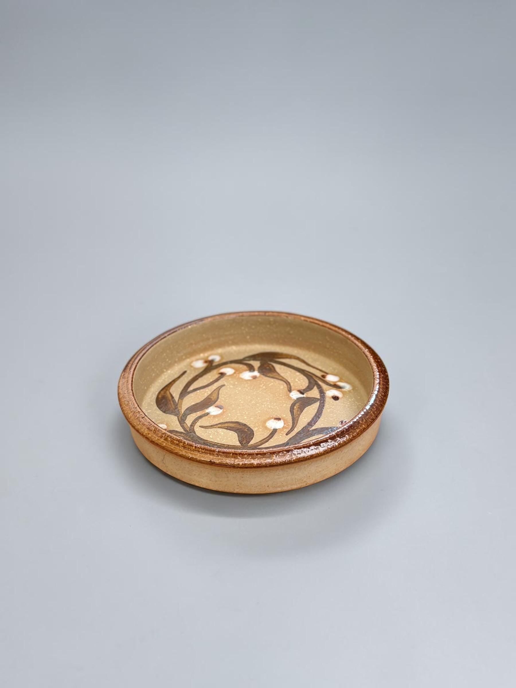 Søholm / Soholm stoneware dish with painted leaf and berry wreath __etsy:8136228884
