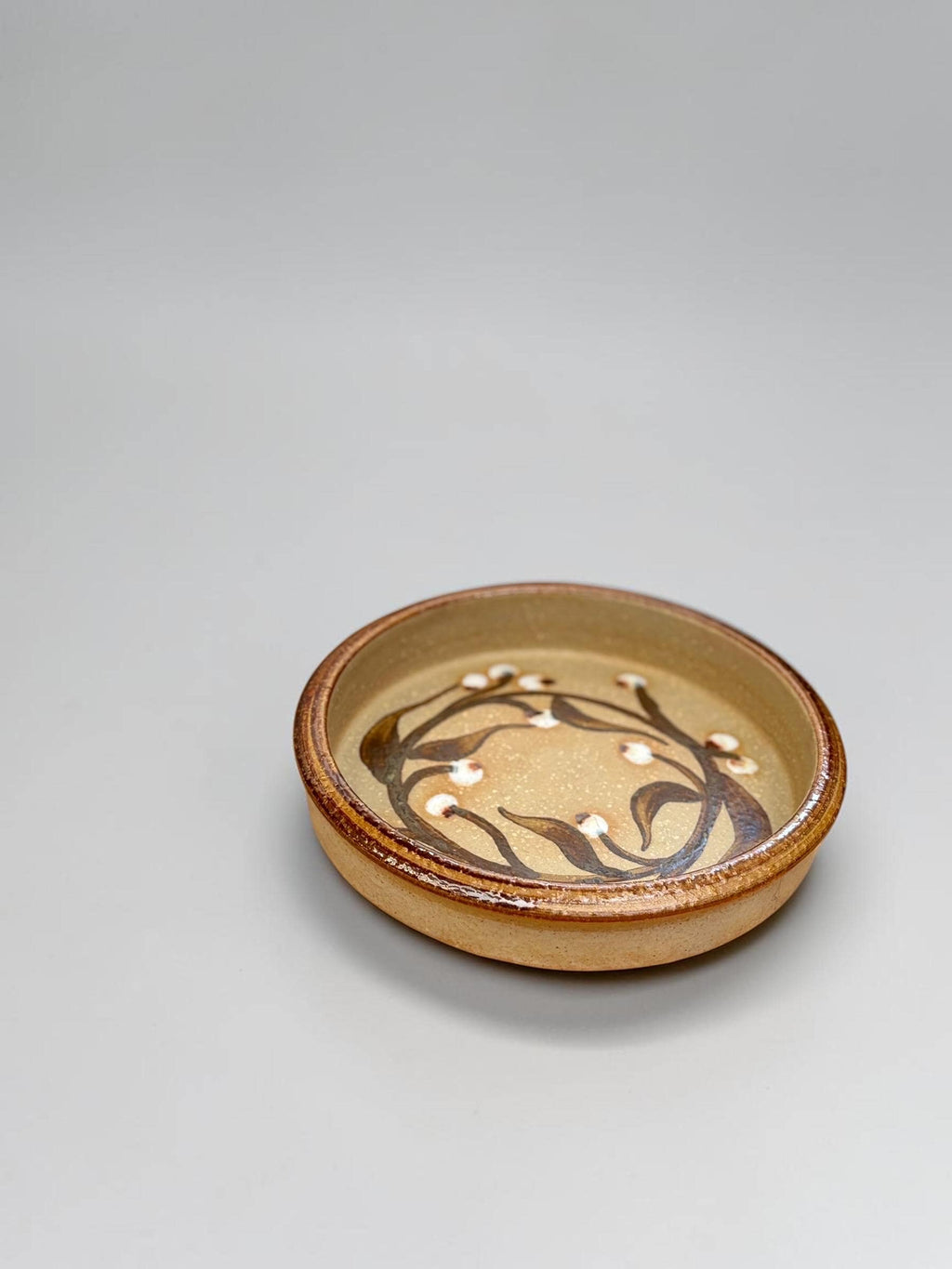 Søholm / Soholm stoneware dish with painted leaf and berry wreath __etsy:8136228892