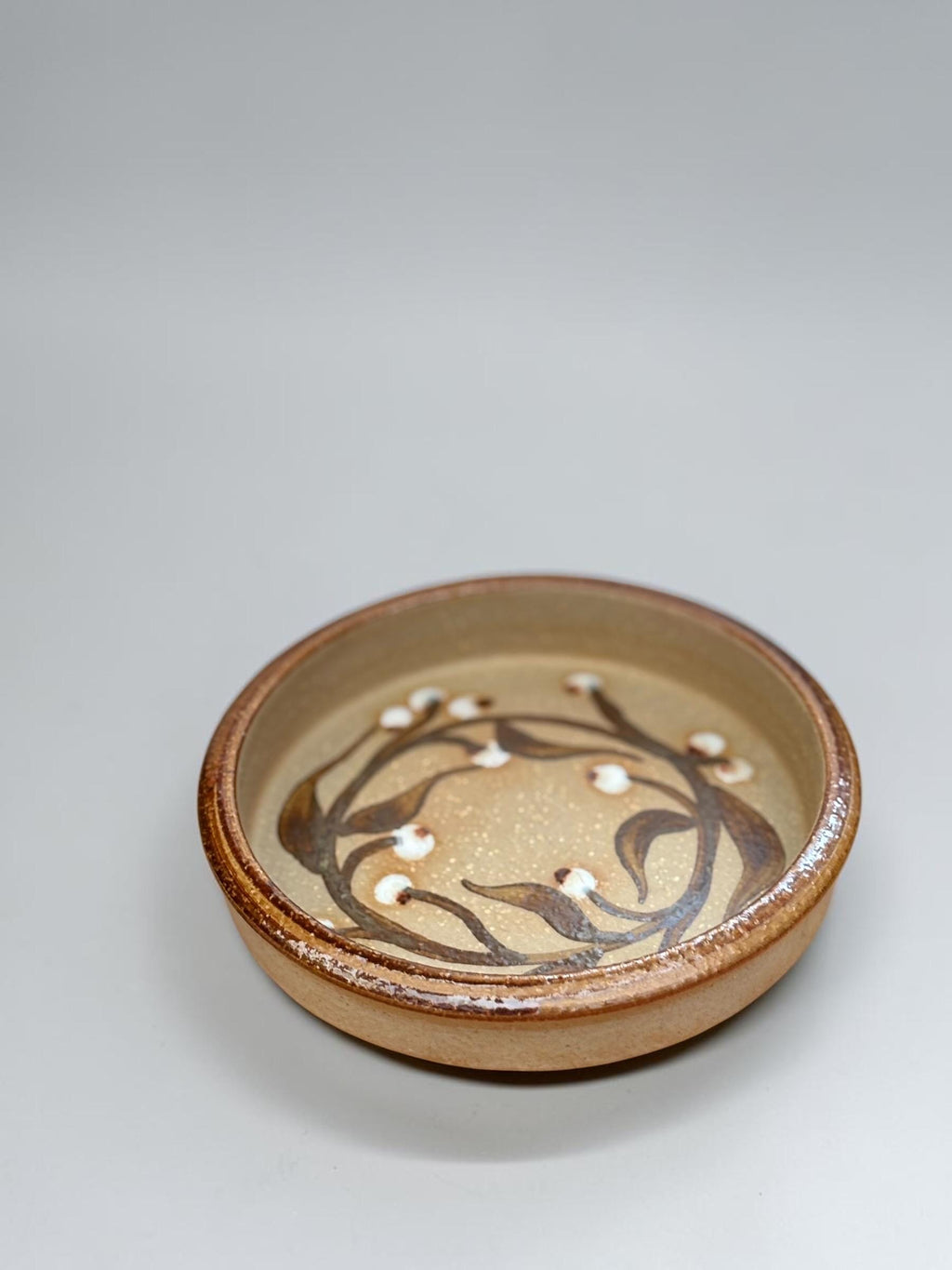 Søholm / Soholm stoneware dish with painted leaf and berry wreath __etsy:8184122929