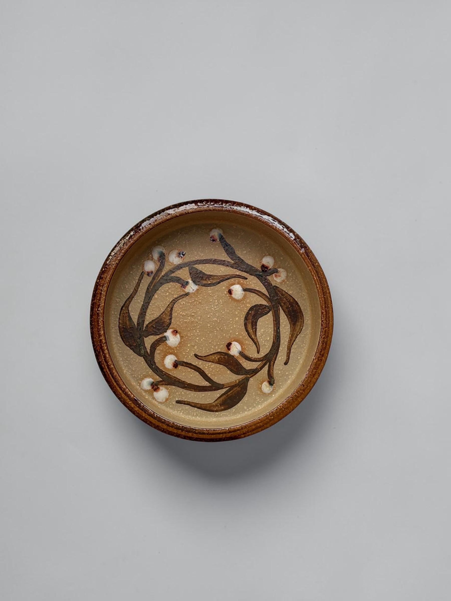 Søholm / Soholm stoneware dish with painted leaf and berry wreath __etsy:8136228908