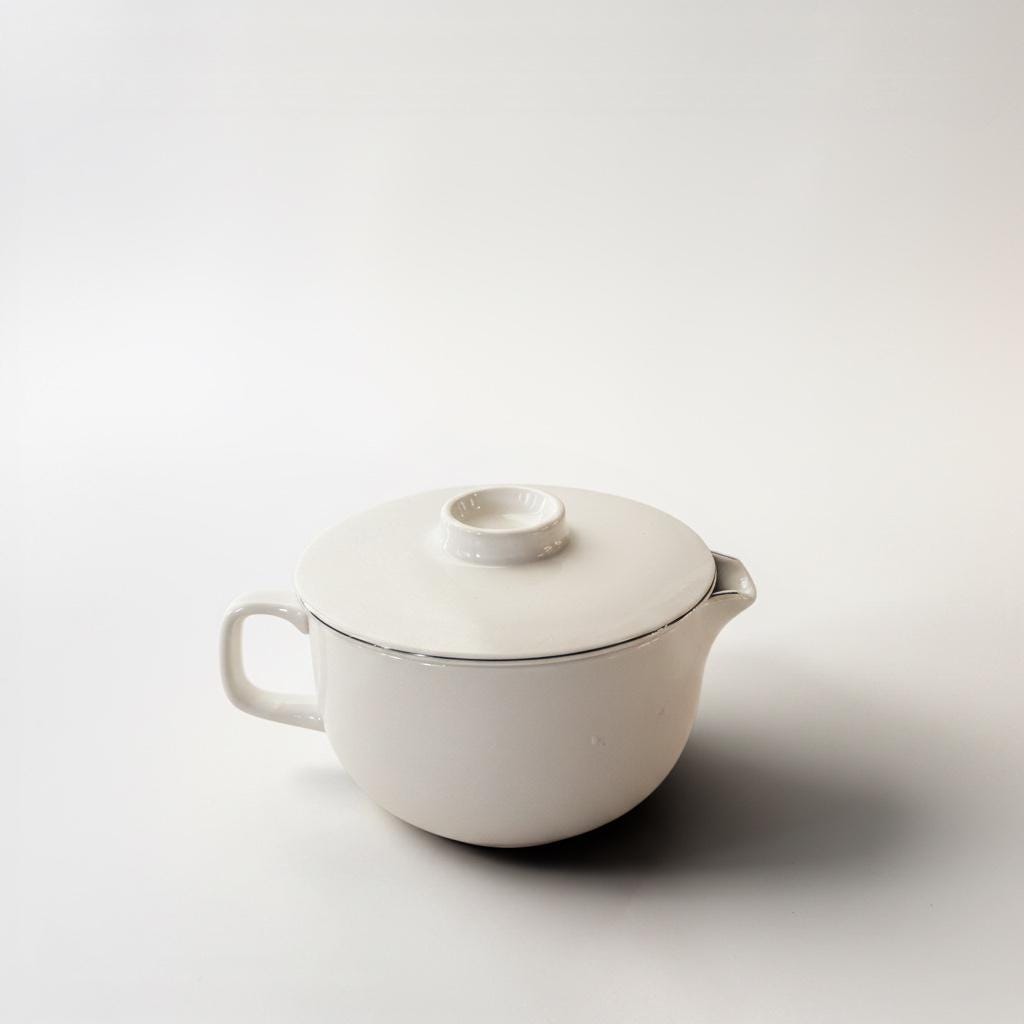 Royal Copenhagen classic blue line can model 1963 by Grethe Meyer