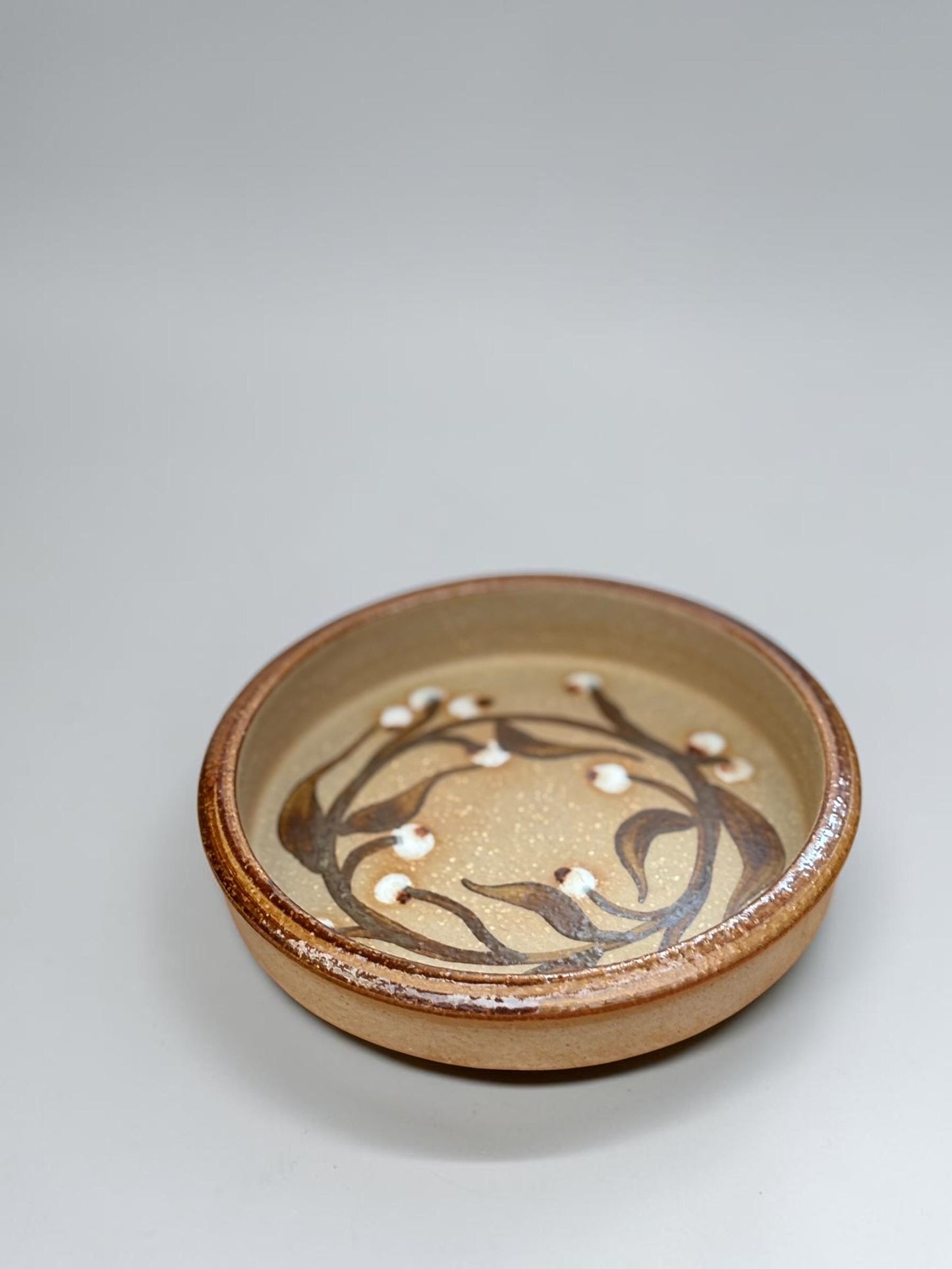 Søholm / Soholm stoneware dish with painted leaf and berry wreath