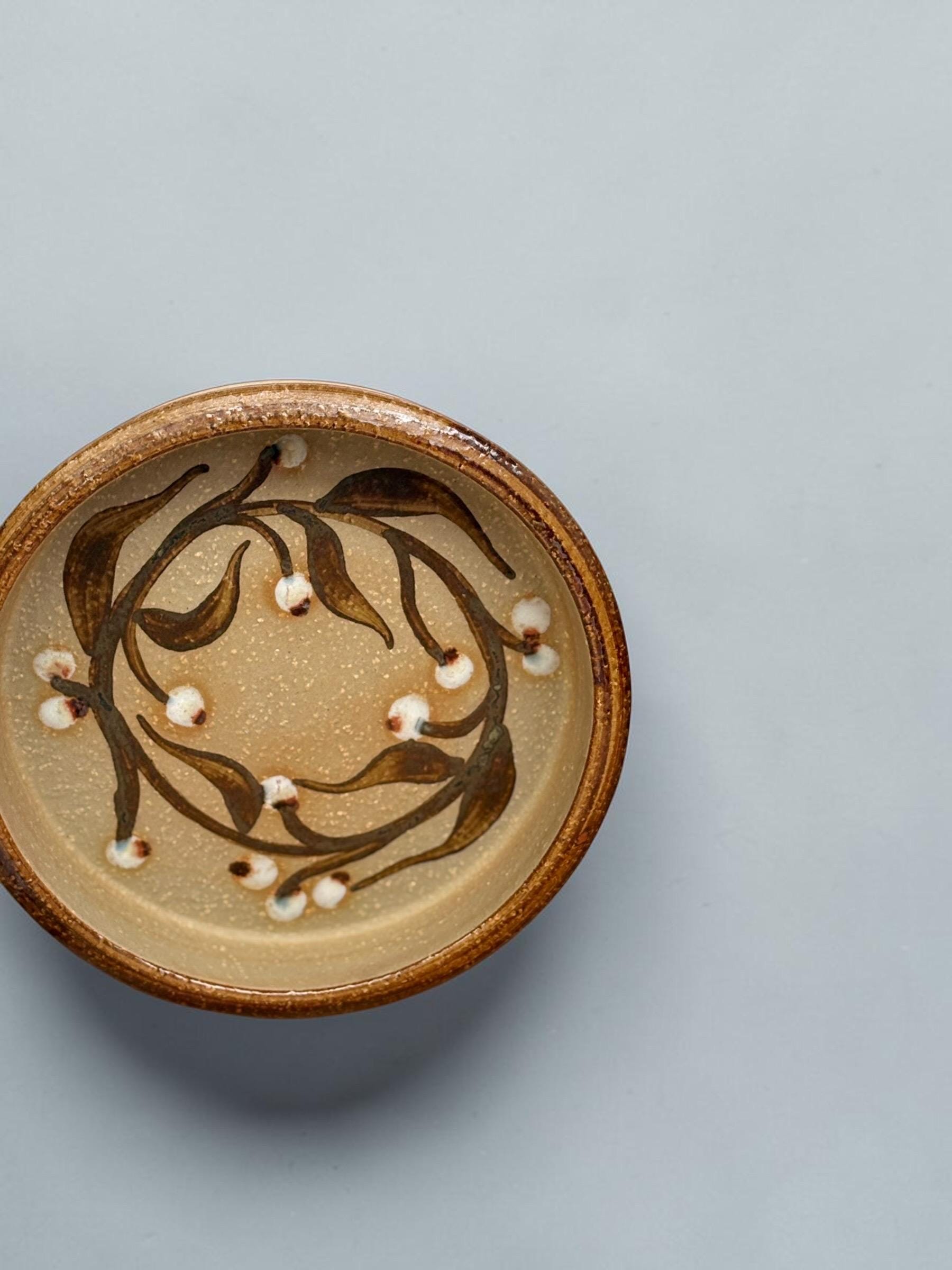Søholm / Soholm stoneware dish with painted leaf and berry wreath __etsy:8184122935
