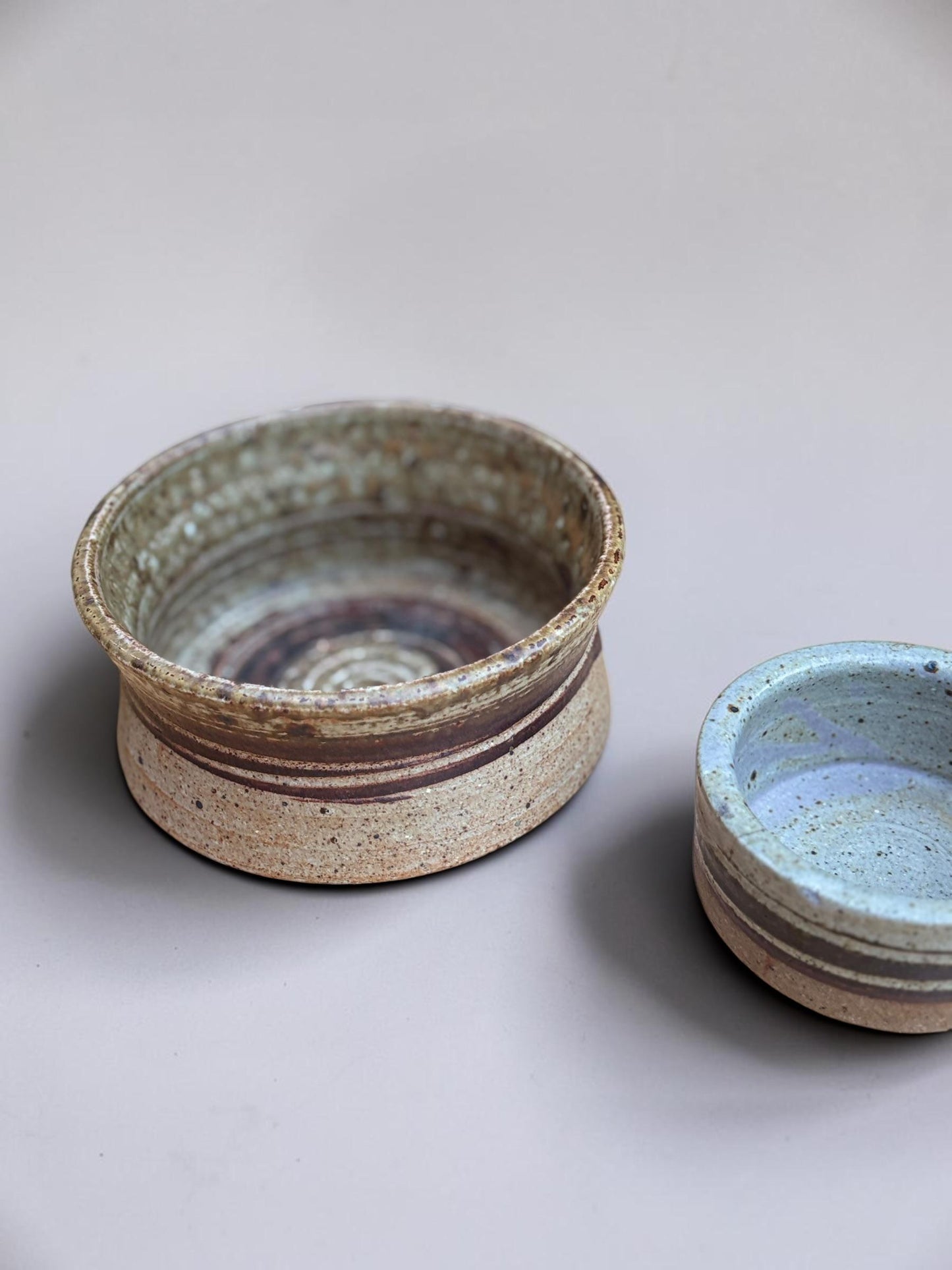 Tue Poulsen signed stoneware bowl in chamotte clay spiral glaze - Danish 1960s studio ceramic
