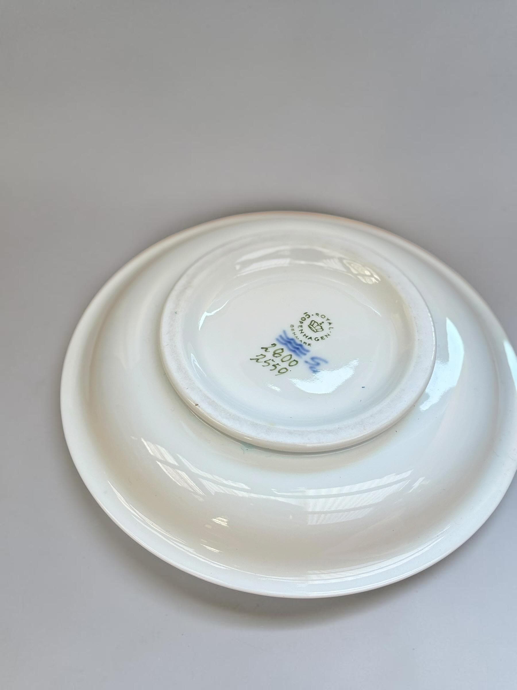 Royal Copenhagen vintage bowl with blue Bindweed flowers no 2800/2559