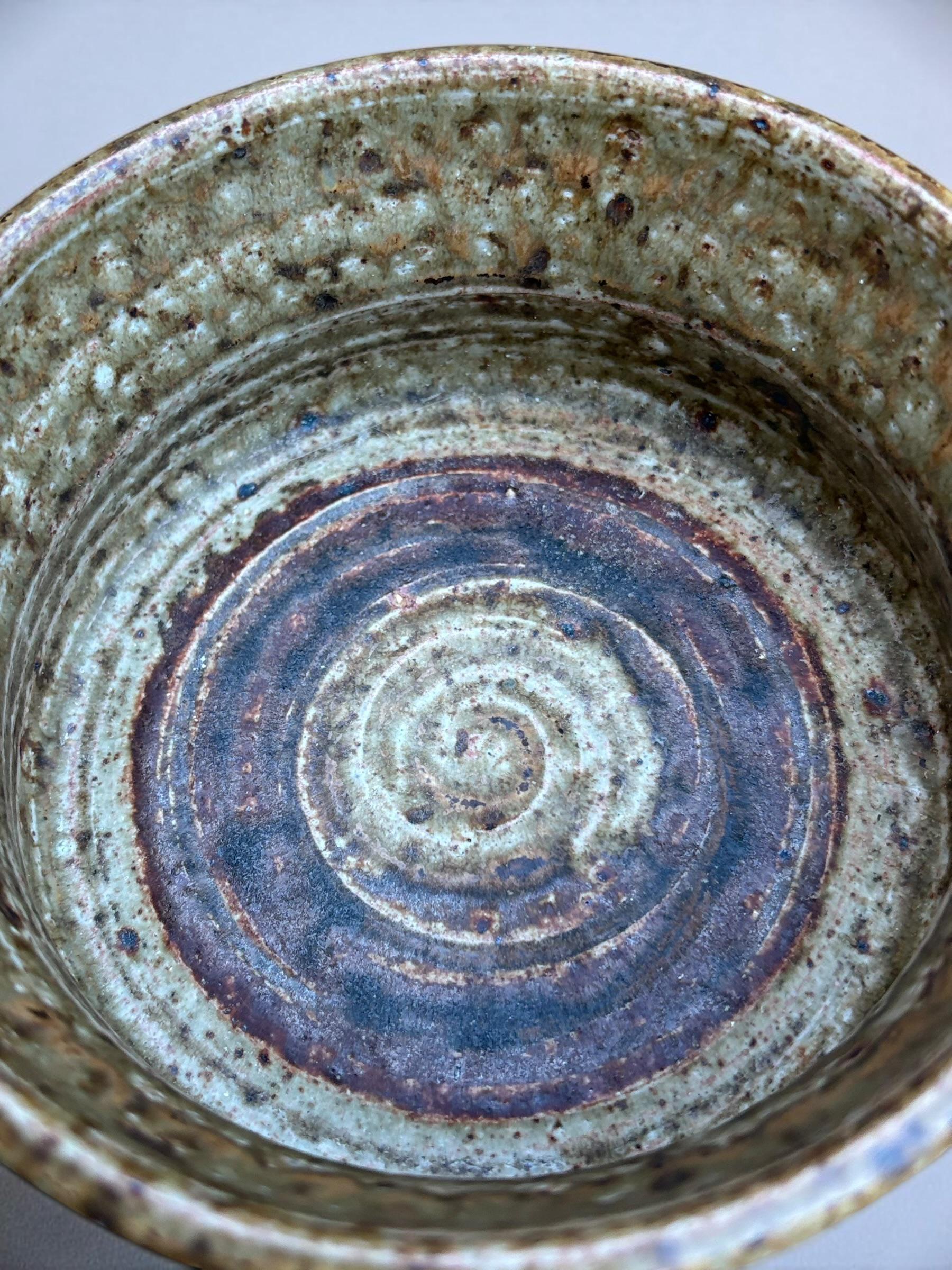 Tue Poulsen signed stoneware bowl in chamotte clay spiral glaze - Danish 1960s studio ceramic