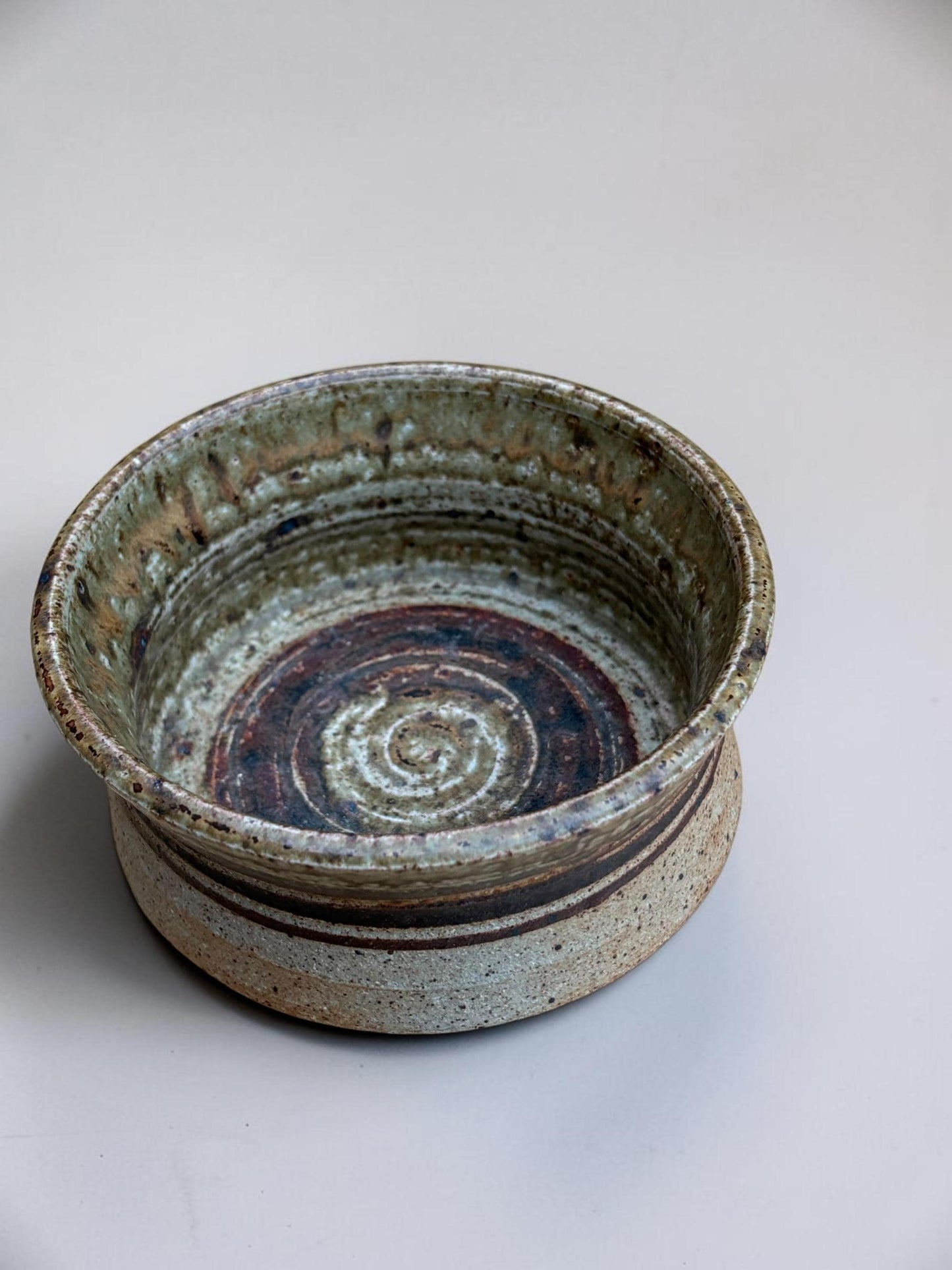 Tue Poulsen signed stoneware bowl in chamotte clay spiral glaze - Danish 1960s studio ceramic