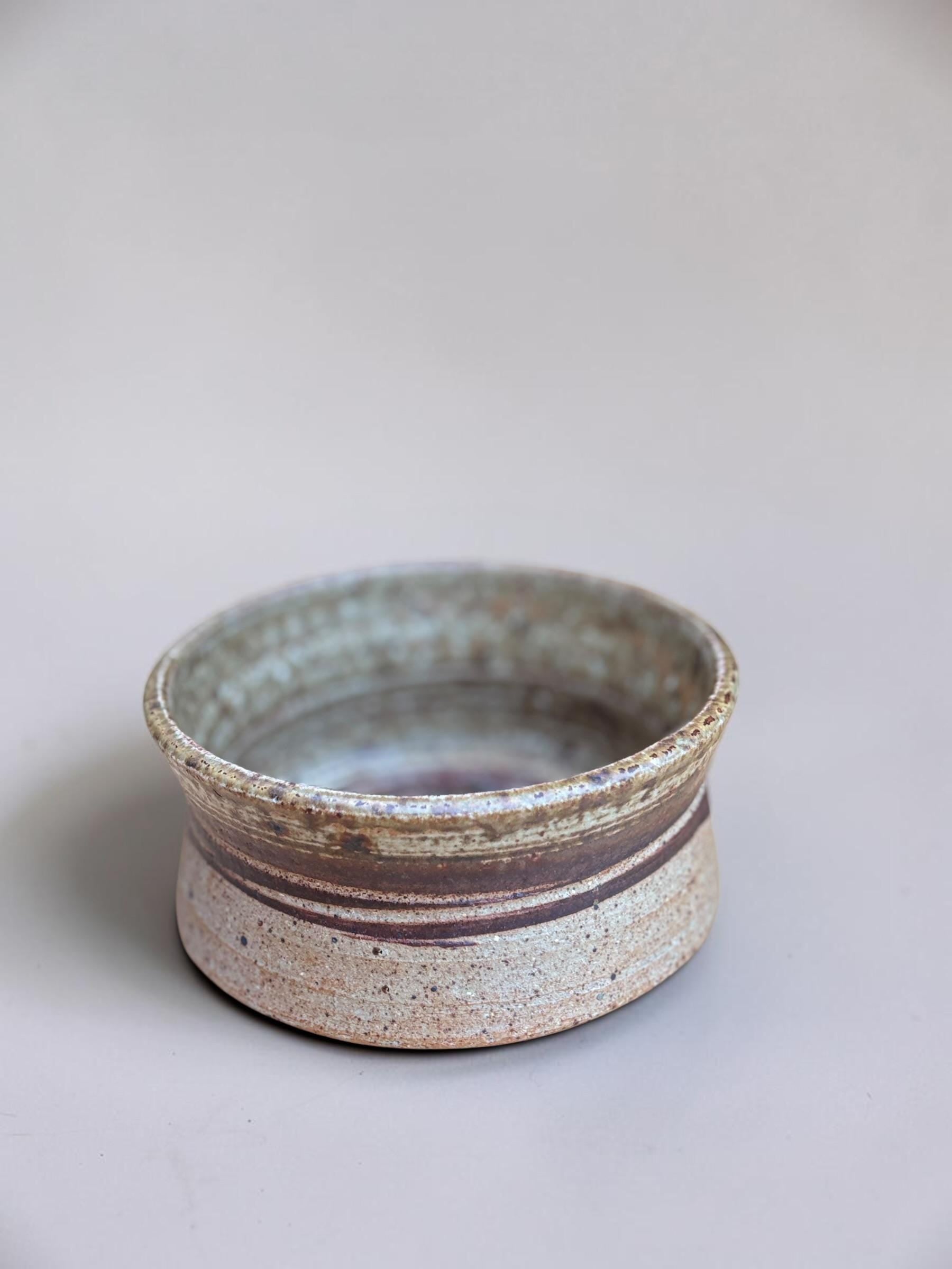 Tue Poulsen signed stoneware bowl in chamotte clay spiral glaze - Danish 1960s studio ceramic