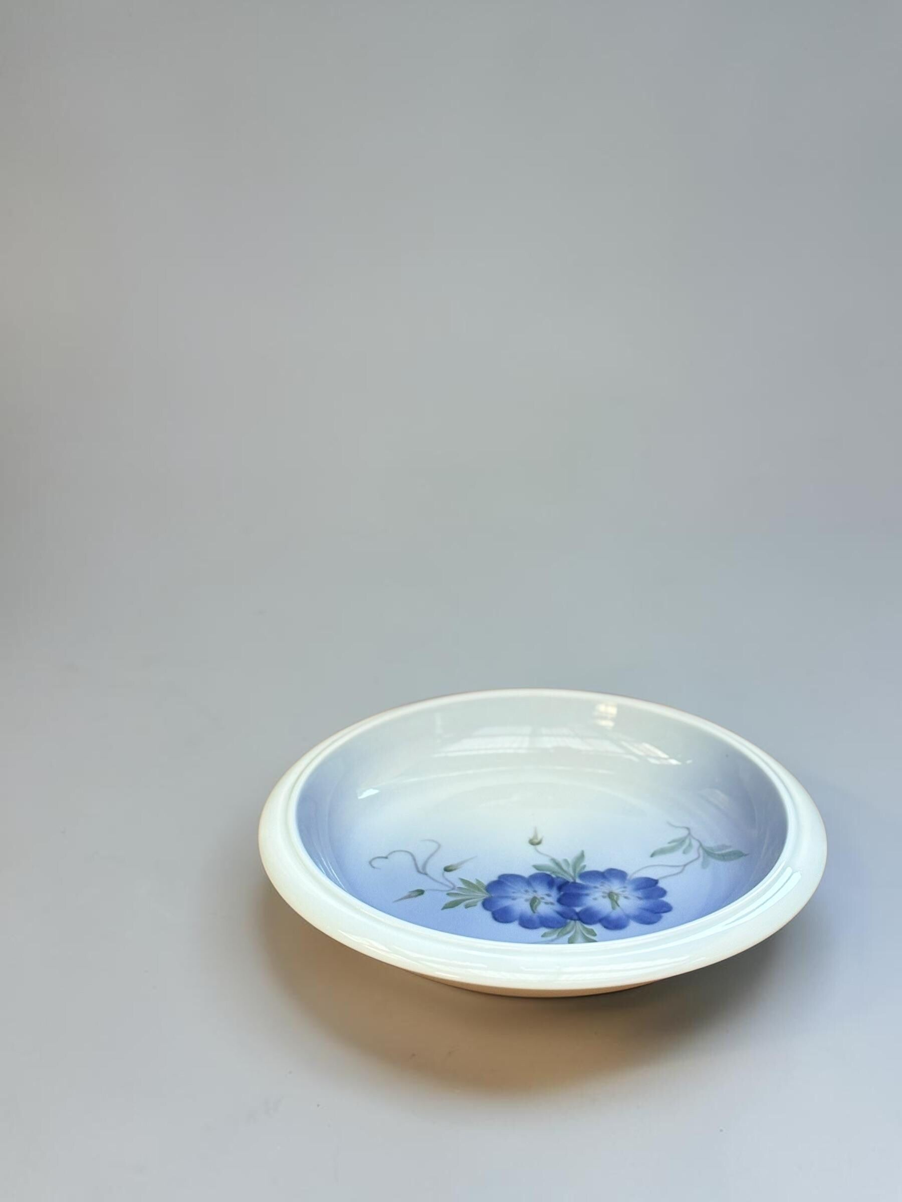 Royal Copenhagen vintage bowl with blue Bindweed flowers no 2800/2559