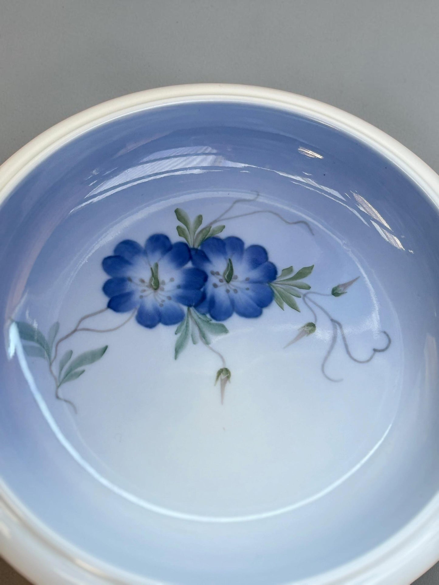 Royal Copenhagen vintage bowl with blue Bindweed flowers no 2800/2559