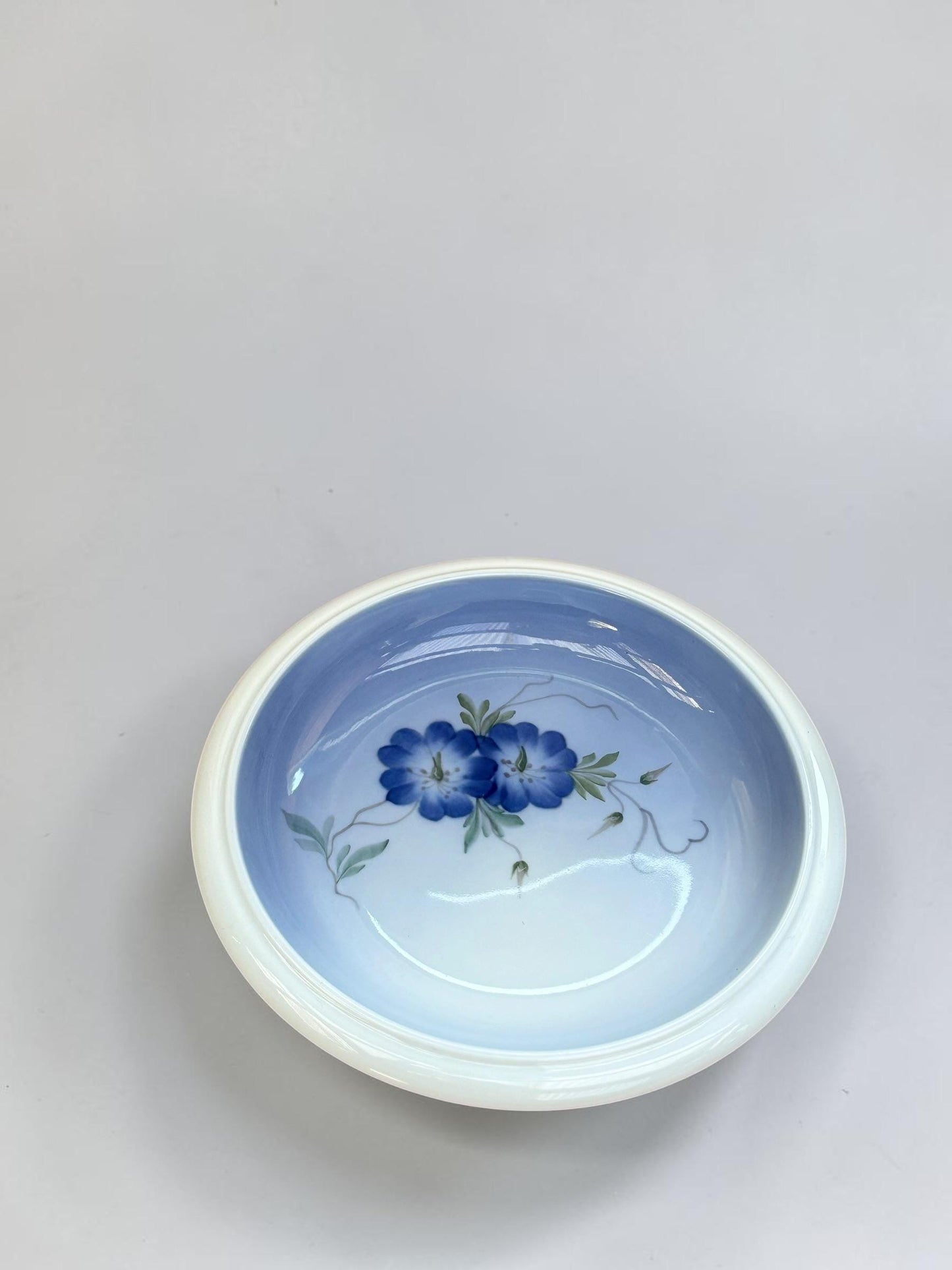 Royal Copenhagen vintage bowl with blue Bindweed flowers no 2800/2559